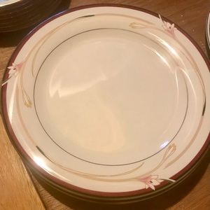 SOLD!!!!!!Chantilly by Kobe, Japan.dinner plates(4). Maroon pink flower